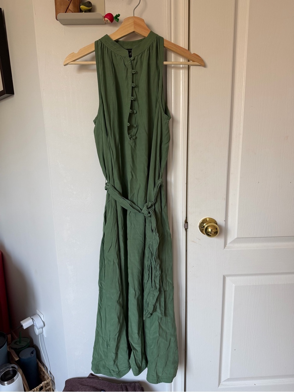 Sleeveless Green Maxi Dress with Tie Waist